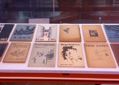 Vitrine 2 Bücher